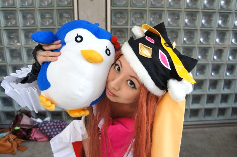 Illustration for article titled Japanese Cosplayers Turn Up the Summer Heat
